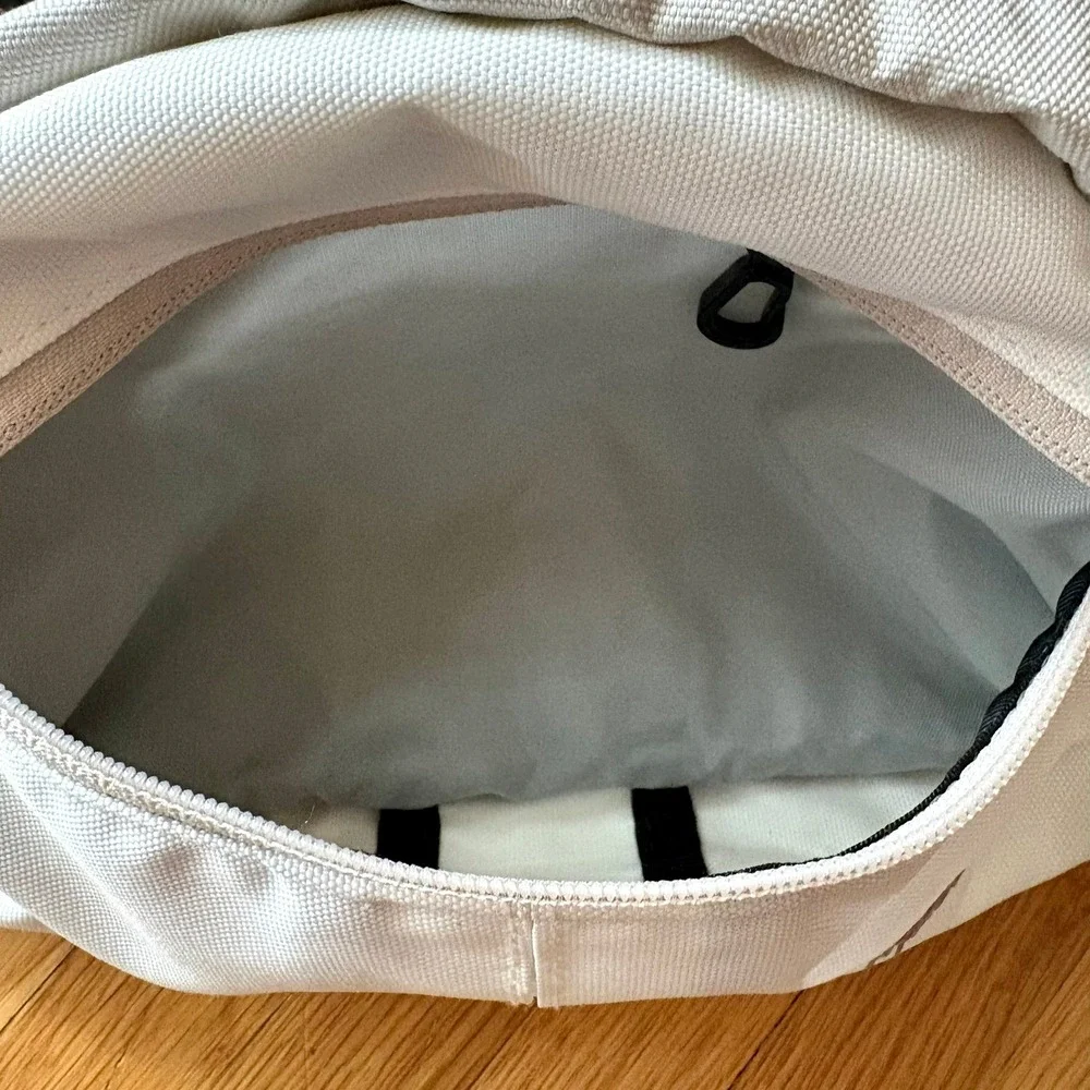 The North Face Roo II Lumbar Pack White Tan Crossbody Waist Bag Hiking Gorpcore